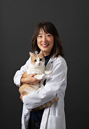 Dr. Yoojin Kim is an internal medicine veterinarian at BluePearl Pet Hospital.