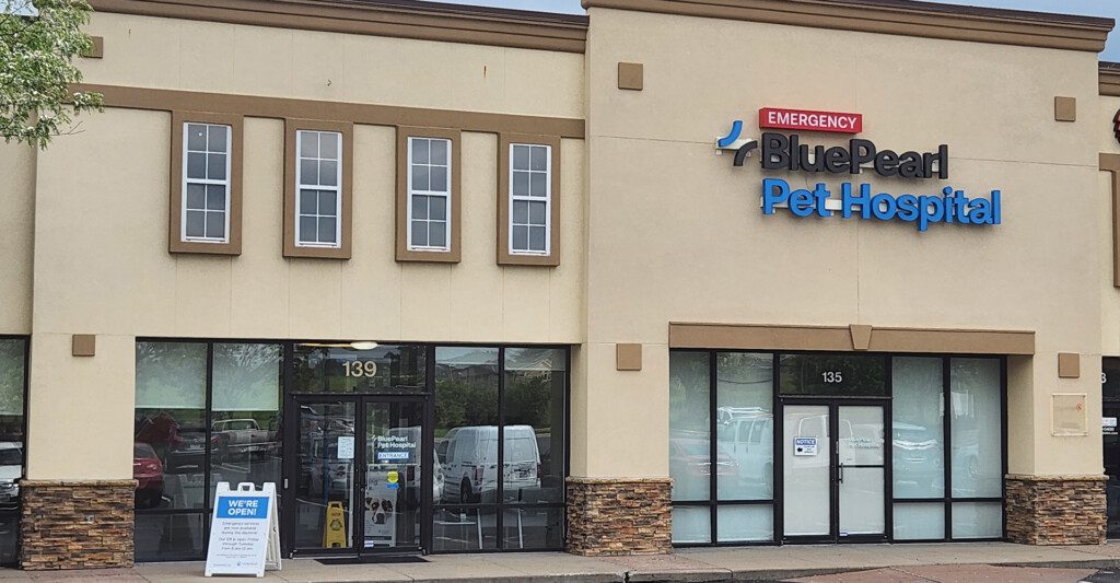 An exterior view of the front of the BluePearl Pet Hospital in Northland, Kansas City.