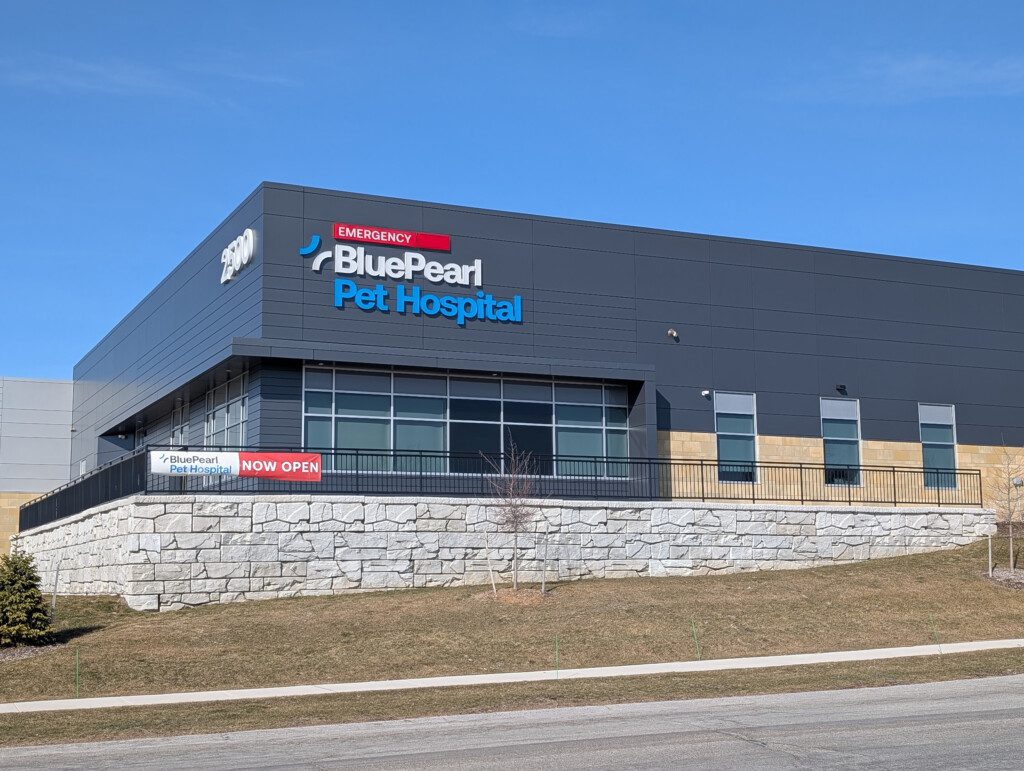 An exterior view of the BluePearl Pet Hospital in Grand Rapids.