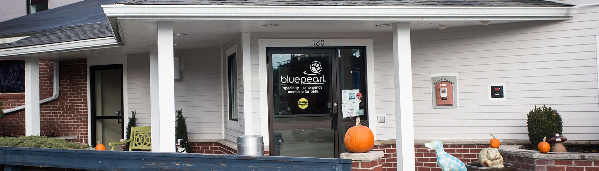 BluePearl Pet Hospital in Waltham MA - exterior view