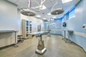 A surgery suite includes two moveable lights and a table.
