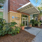 Exterior shot of BluePearl Pet Hospital in Mount Pleasant, South Carolina.