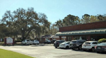 An external shot of BluePearl Pet Hospital in Savannah, Georgia.