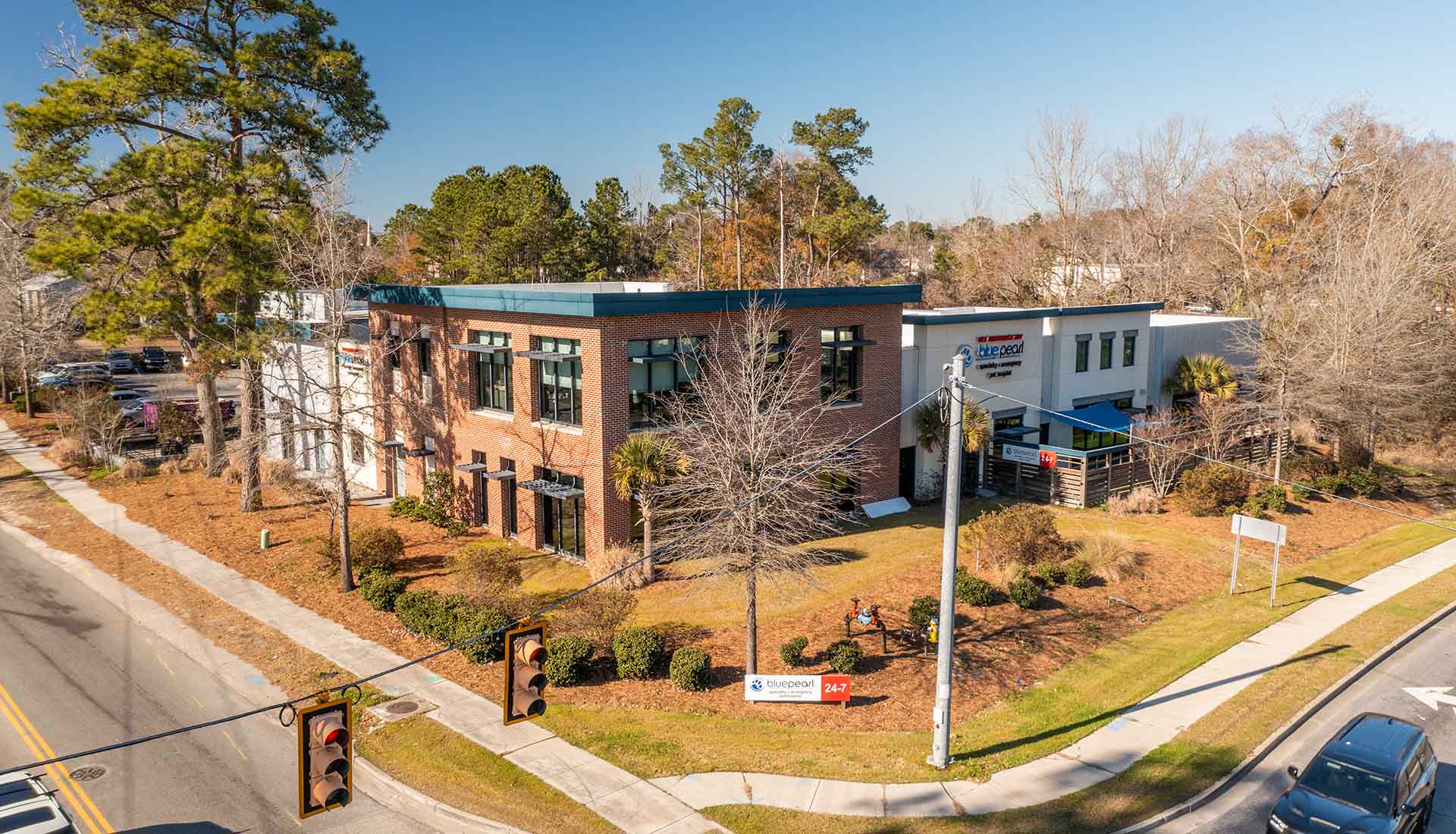 Exterior shot of BluePearl Pet Hospital in Summerville, South Carolina.