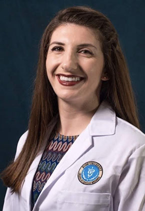 Dr. Danielle Auzenne is a small animal medicine & surgery intern.