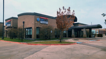 An exterior view of the BluePearl Pet Hospital in Lewisville, North Dallas, TX.