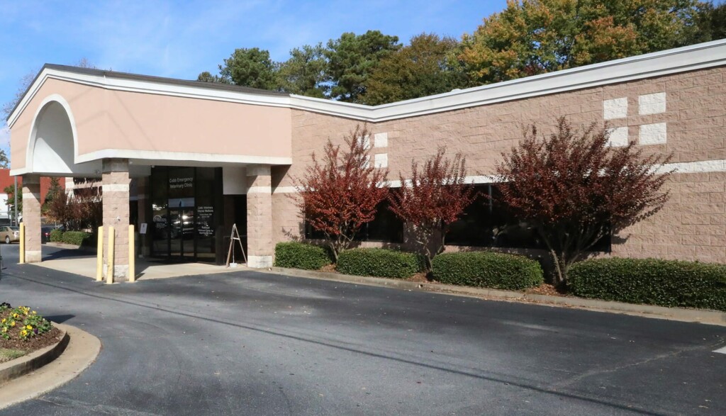 The exterior view of the Cobb Emergency Veterinary Clinic in Marietta, GA.
