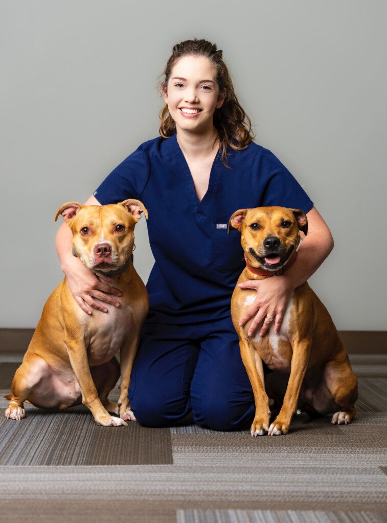 Headshot of Liz Anglin, DVM, SACVS-SA, veterinary surgeon at BluePearl Pet Hospital in Tacoma, WA.