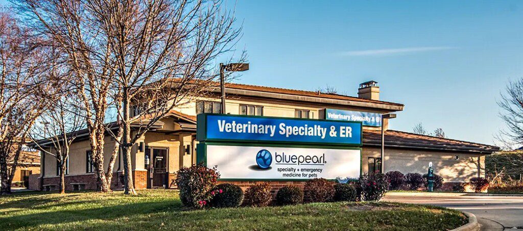 BluePearl Pet Hospital - Lee's Summit, MO - Sign