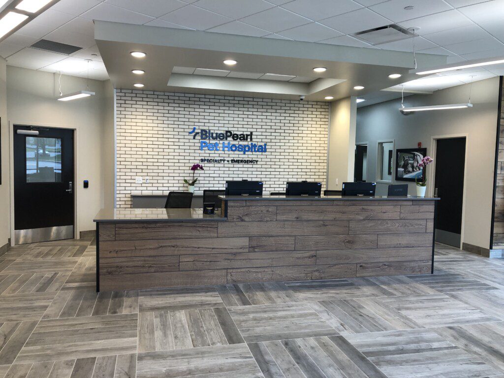 A view of the reception desk at the BluePearl Nashville hospital.