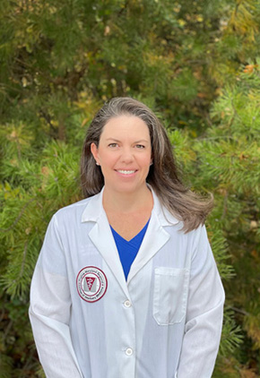 Dr. Julie Clark is an emergency medicine veterinarian at BluePearl Pet Hospital in Lake Norman, NC.