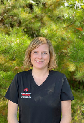 Dr. Iris Sulik is an emergency medicine veterinarian at BluePearl Pet Hospital in Lake Norman, NC.