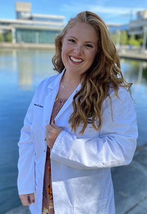 Dr. Sara Bauer is a clinician in our emergency medicine service.